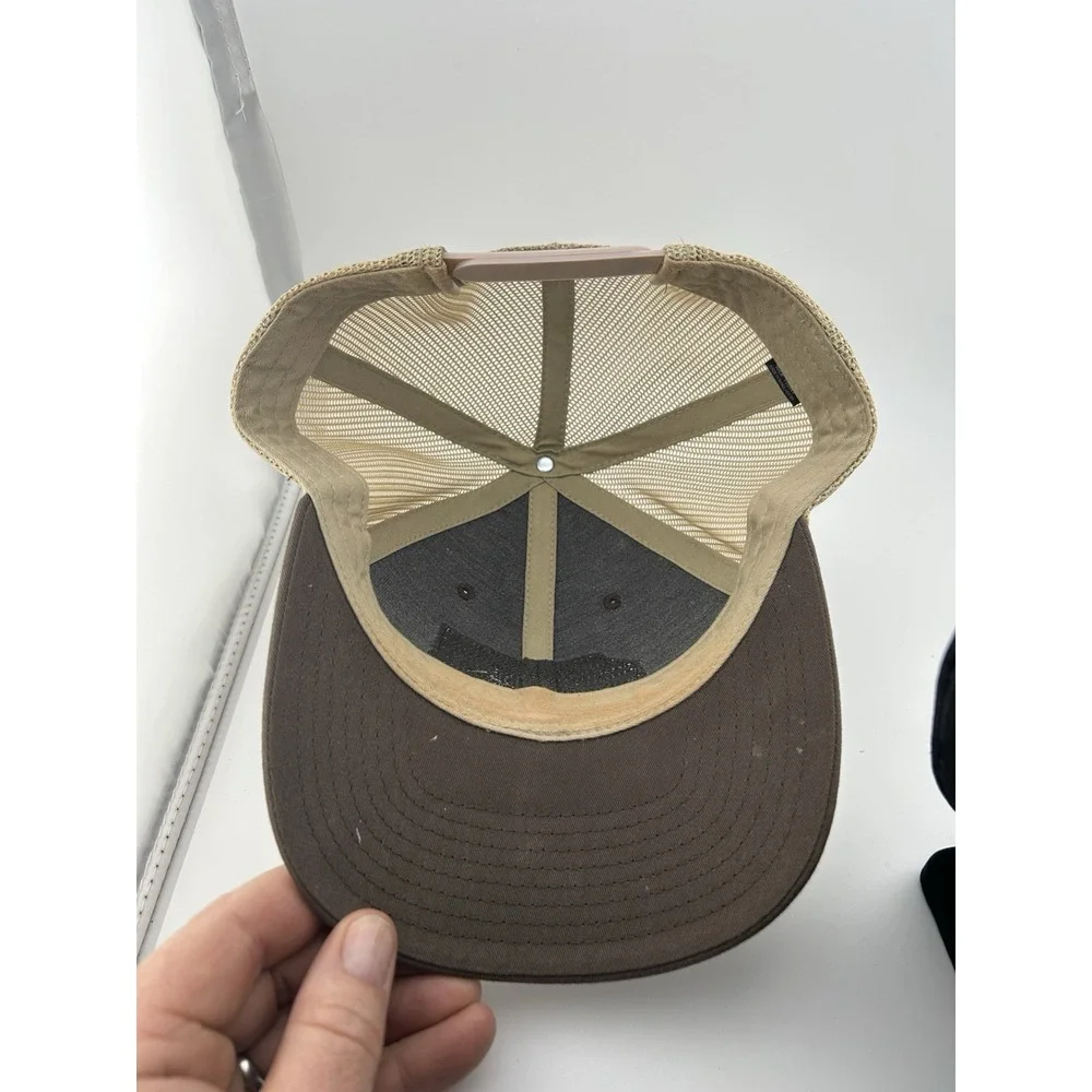 Hooked & Tagged Duck Hunting Brown Adjustable Mesh Back Trucker Hat Men's‎ OSFM